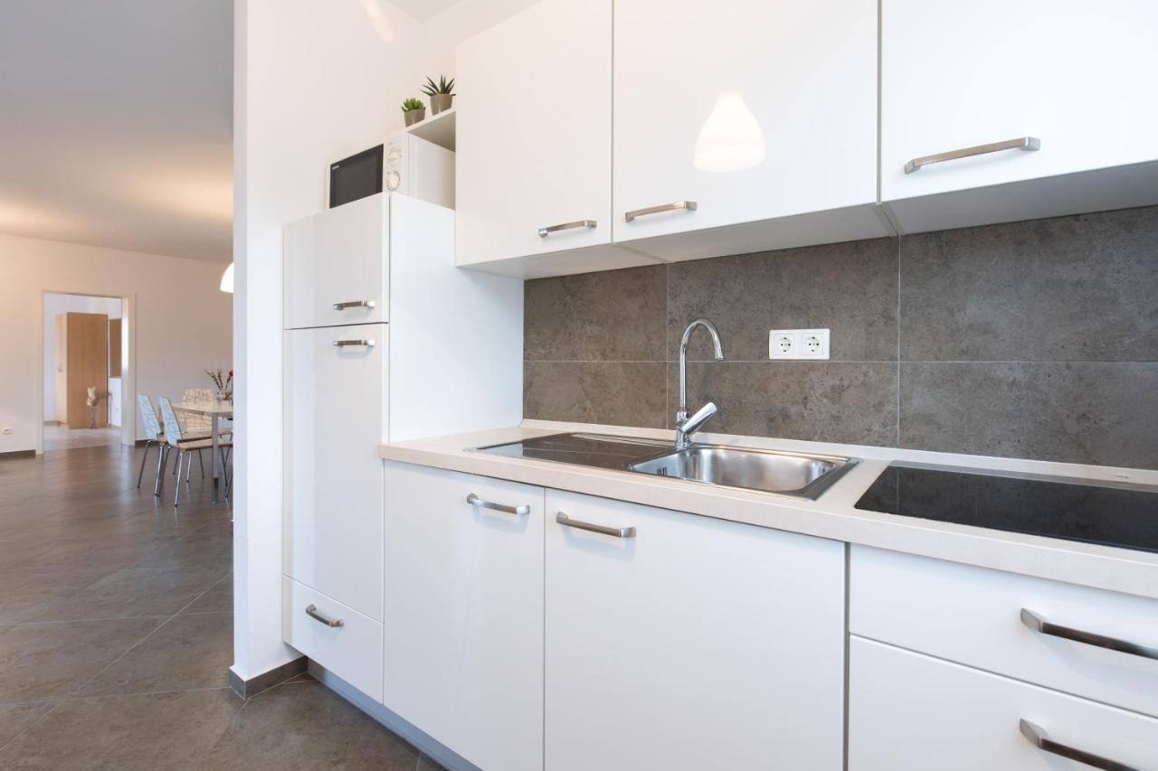 קרק Apartmani Laura Krk מראה חיצוני תמונה