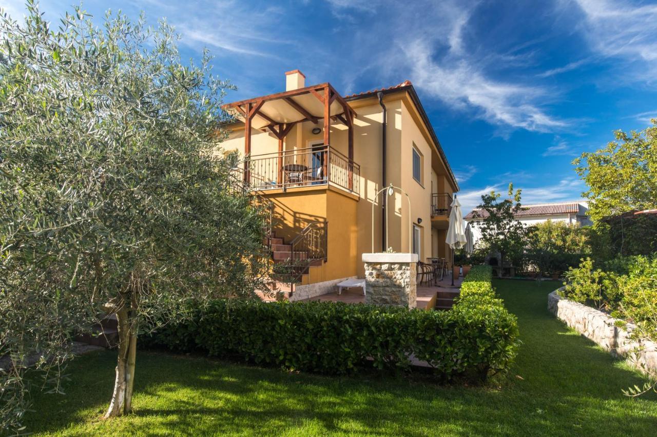 קרק Apartmani Laura Krk מראה חיצוני תמונה