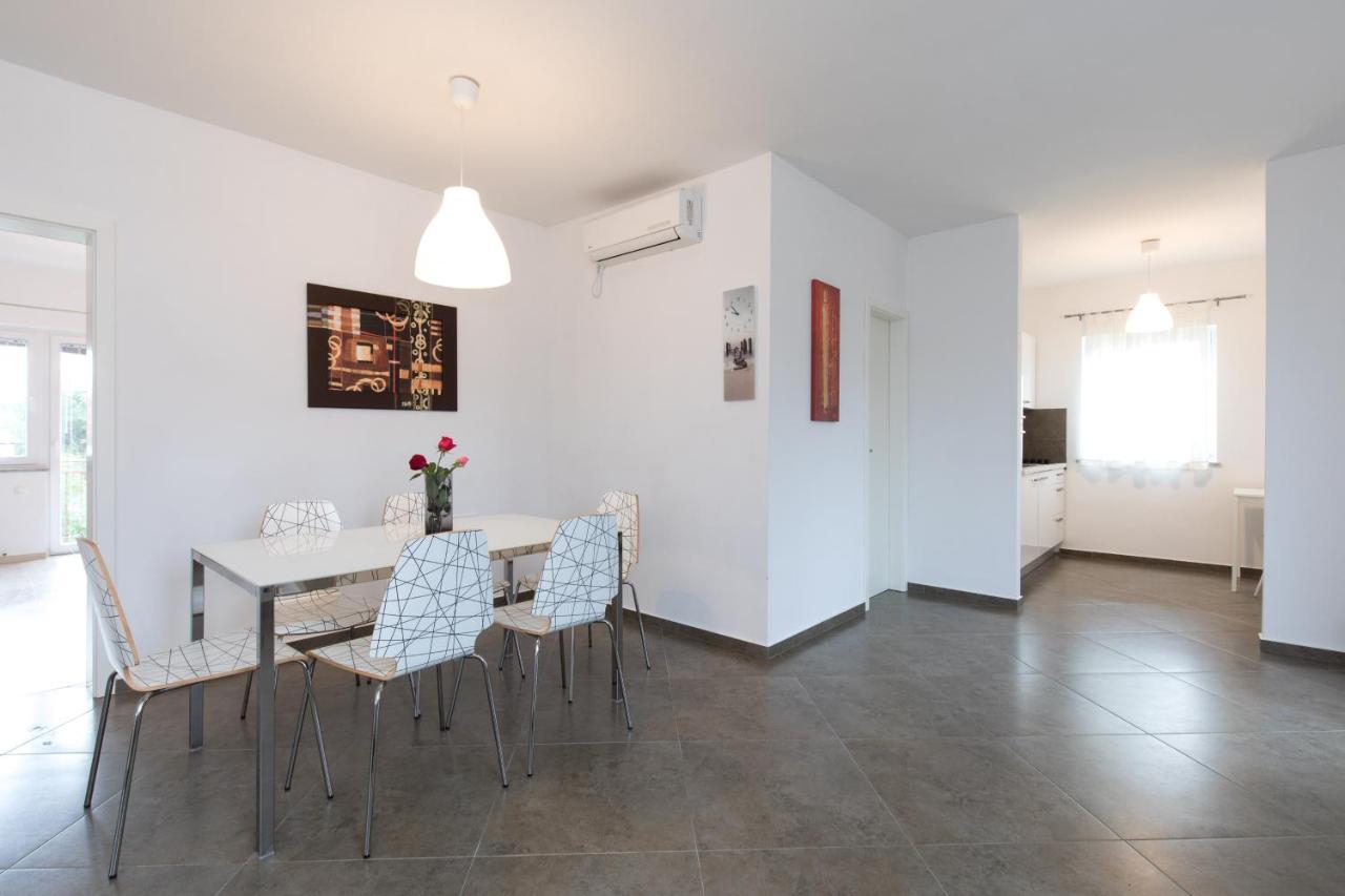 קרק Apartmani Laura Krk מראה חיצוני תמונה