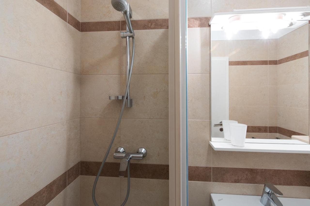 קרק Apartmani Laura Krk מראה חיצוני תמונה