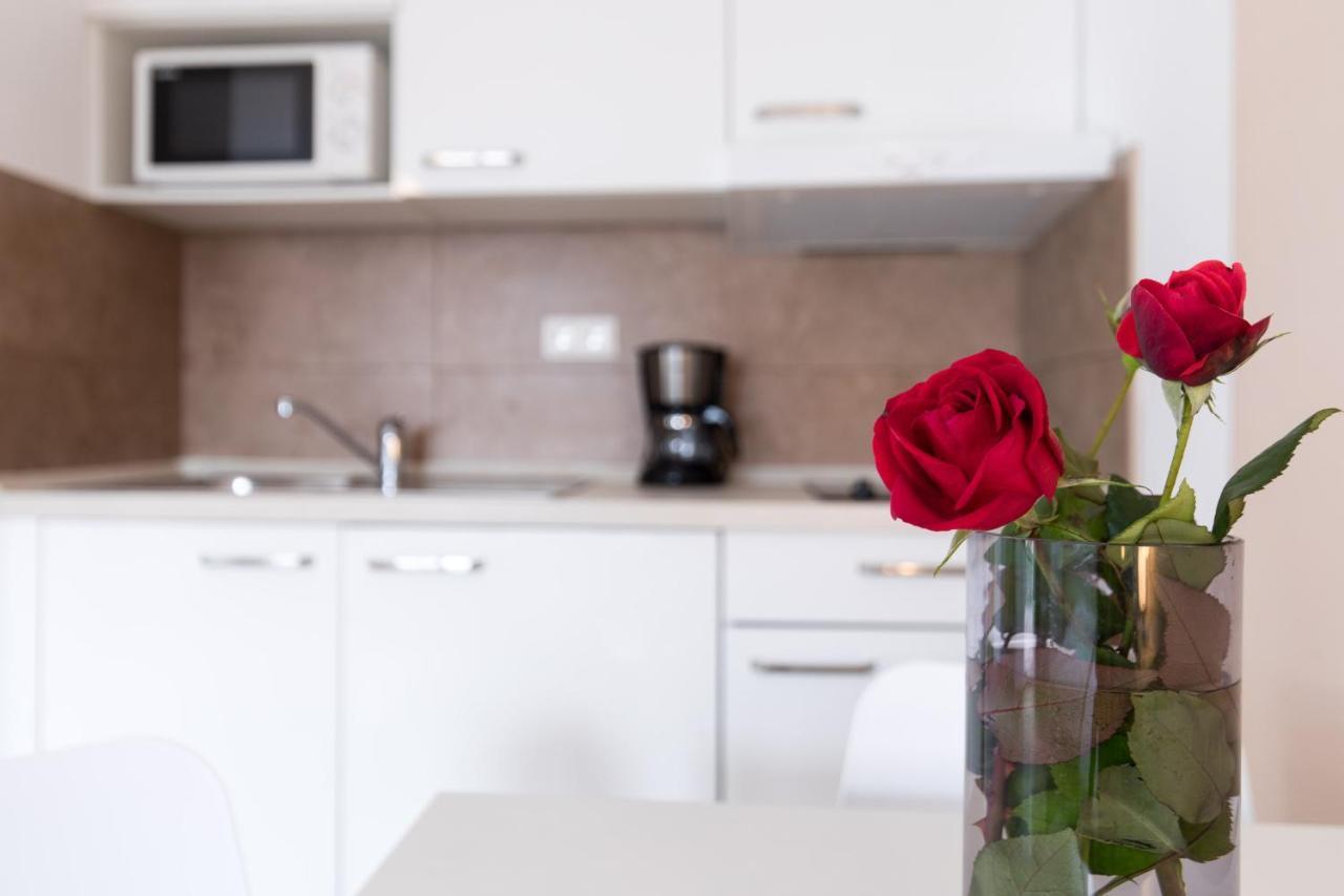 קרק Apartmani Laura Krk מראה חיצוני תמונה