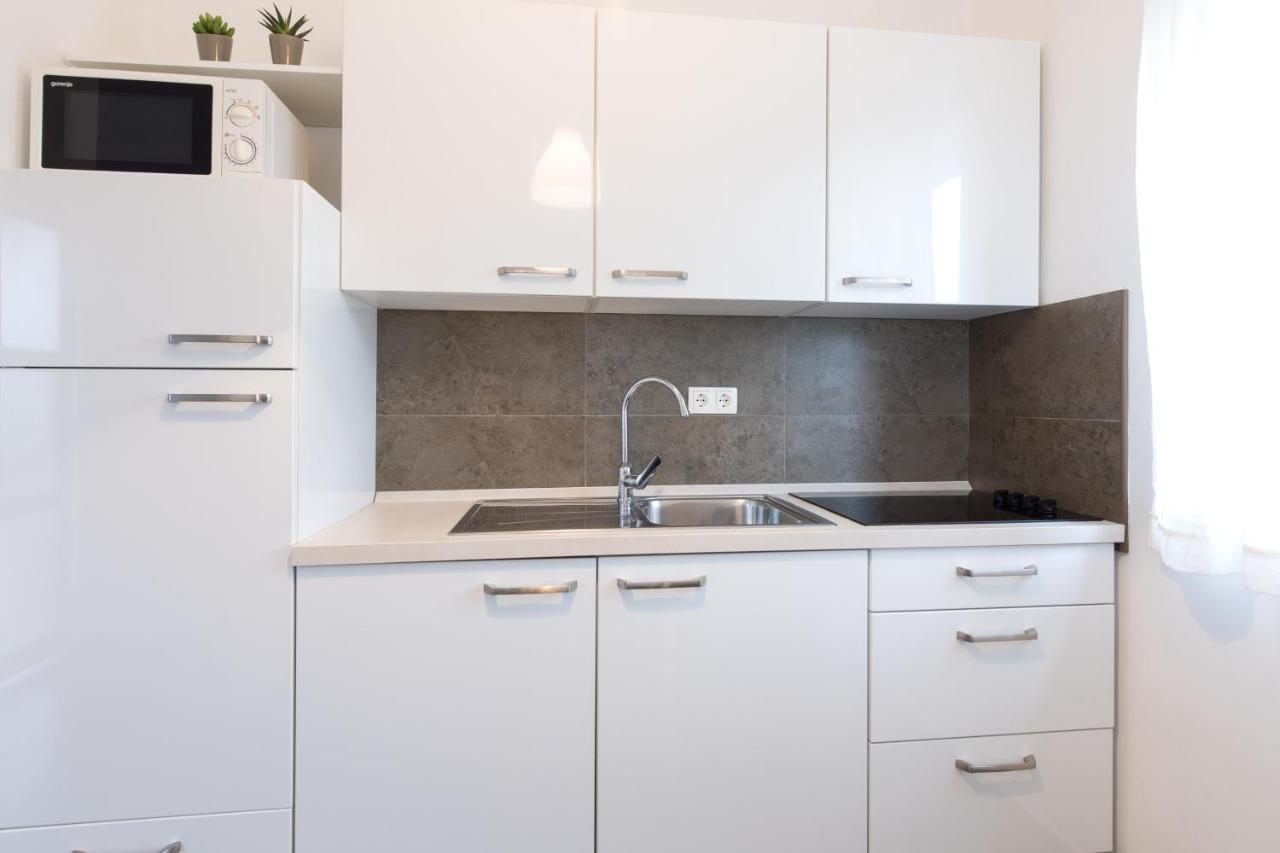 קרק Apartmani Laura Krk מראה חיצוני תמונה