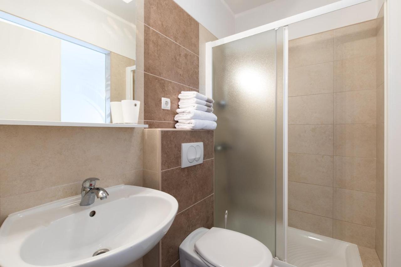 קרק Apartmani Laura Krk מראה חיצוני תמונה