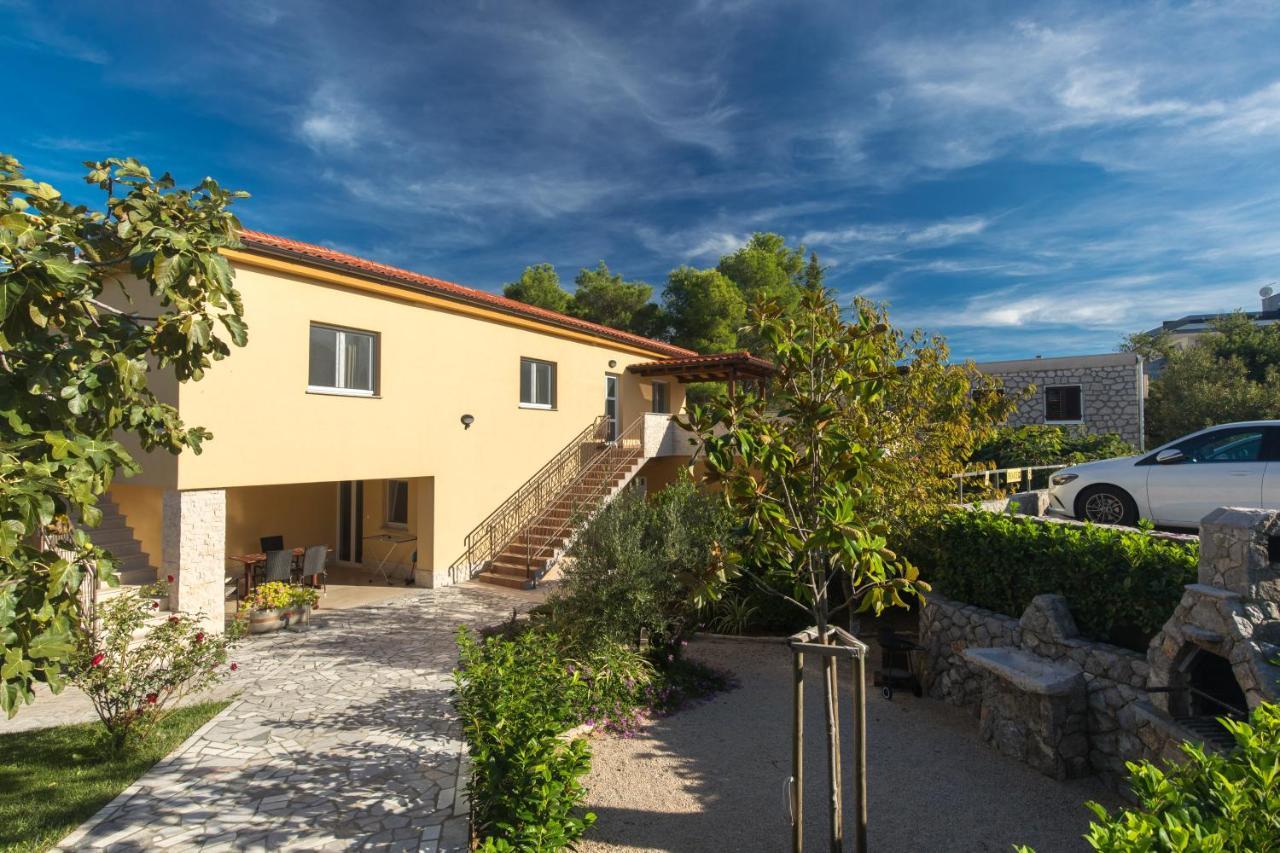קרק Apartmani Laura Krk מראה חיצוני תמונה