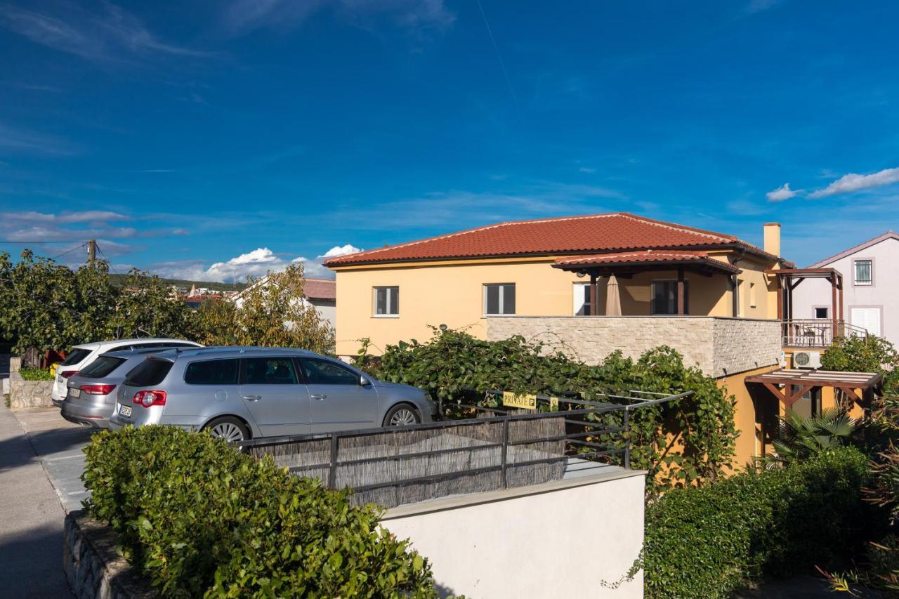 קרק Apartmani Laura Krk מראה חיצוני תמונה