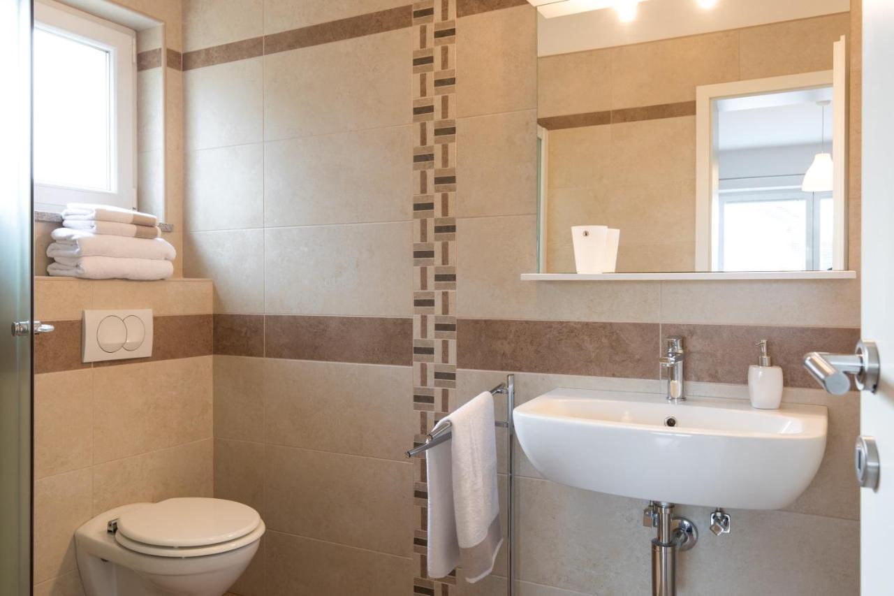 קרק Apartmani Laura Krk מראה חיצוני תמונה